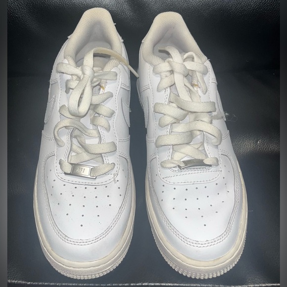 Nike Air Force 1 shoes Triple White Leather Low DH2920-111 Youth Size 7Y Kids - Picture 2 of 7